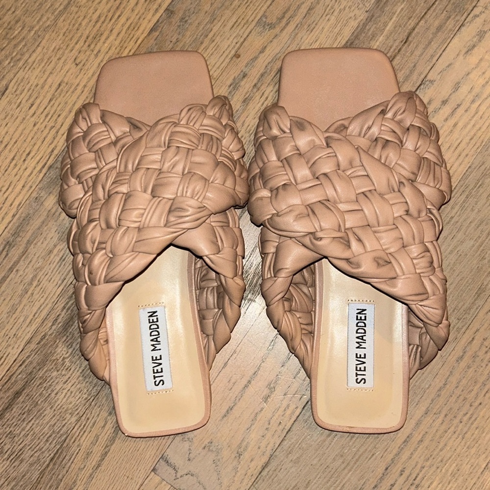 Steve Madden slide sandal nude braided style never worn bottega veneta style